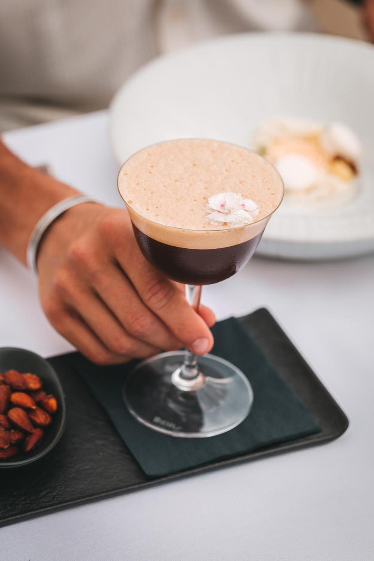 Esplanade Zagreb Hotel Zewnętrze zdjęcie A glass of espresso martini