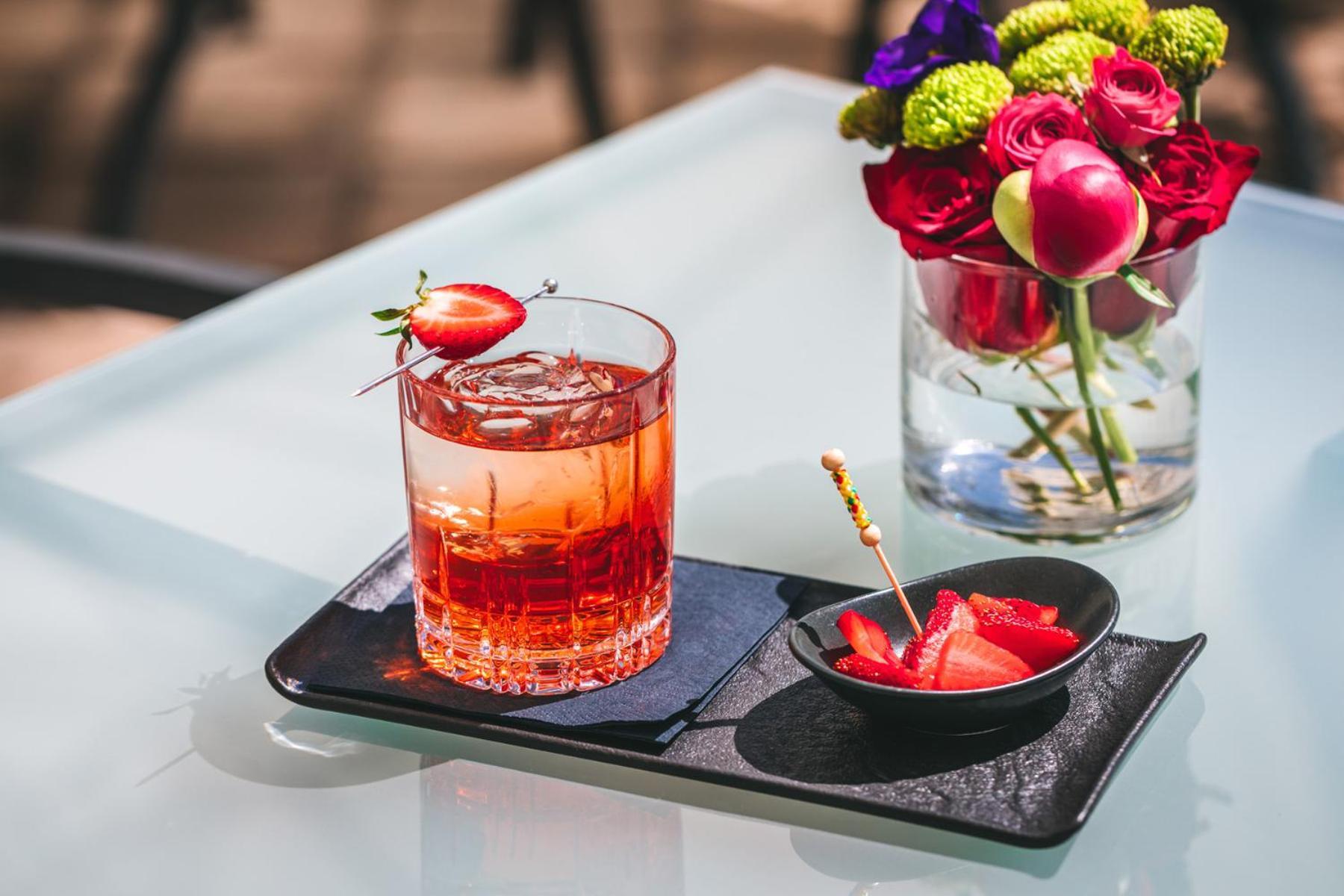 Esplanade Zagreb Hotel Zewnętrze zdjęcie A Negroni cocktail